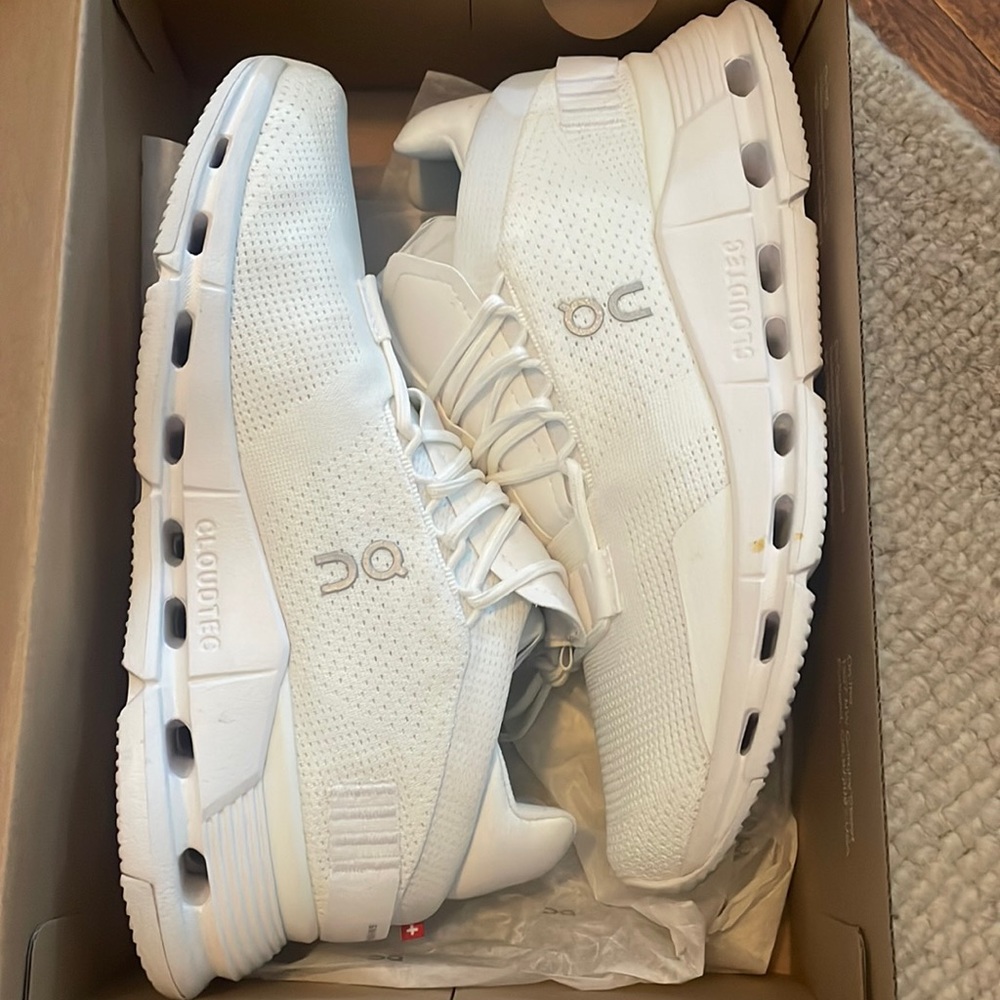 On cloud cloud nova BRAND NEW